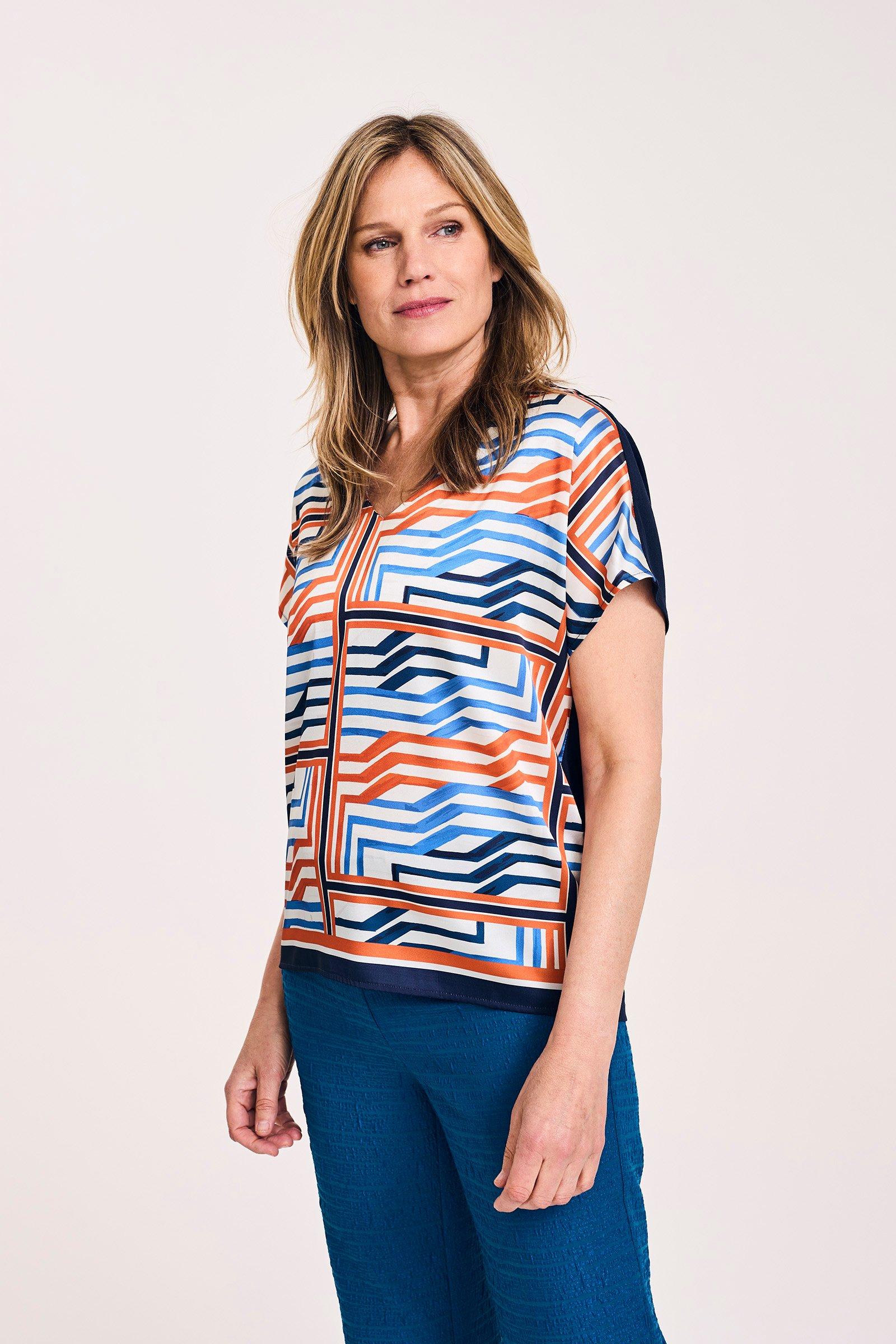 T-shirtblouse met print en V-hals - may