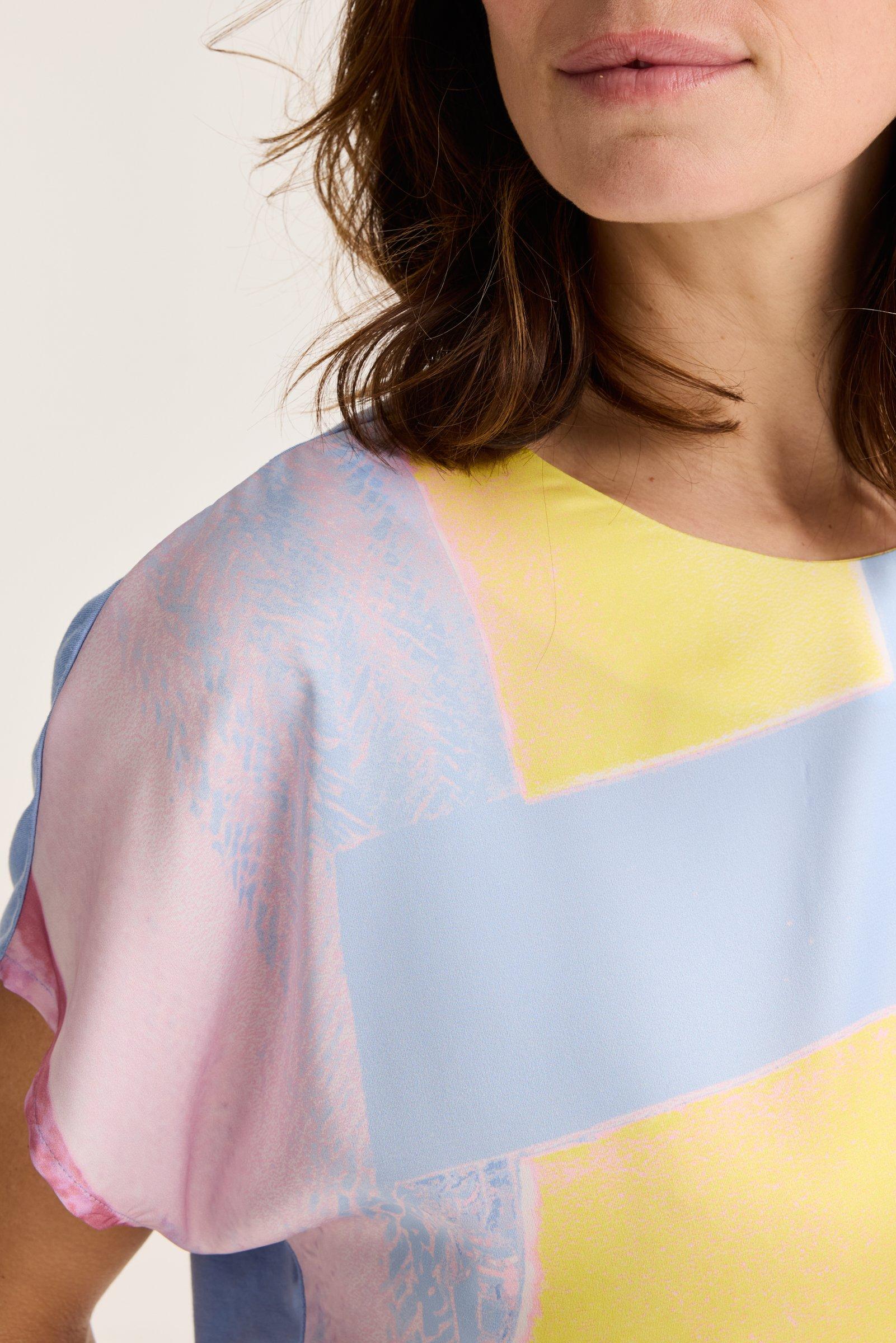 Sweatvest - T-shirtblouse met satijnen front