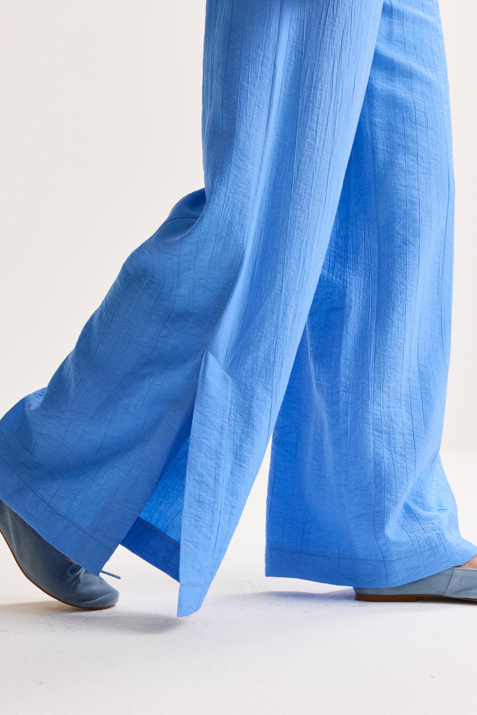 Broeken - Crinkle broek met hoge zijsplitten