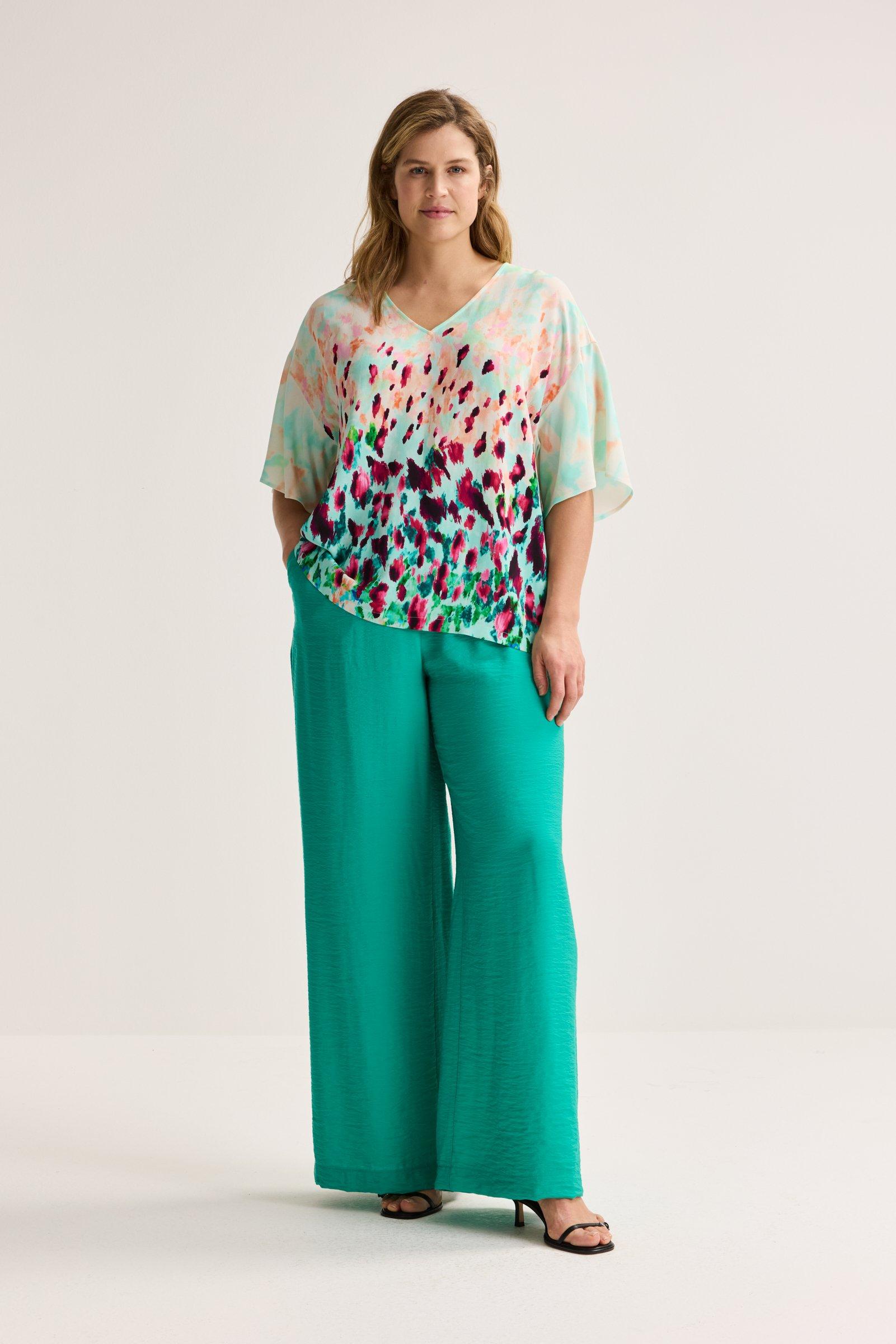 Hemden - V-halsblouse in crêpe met klokmouw