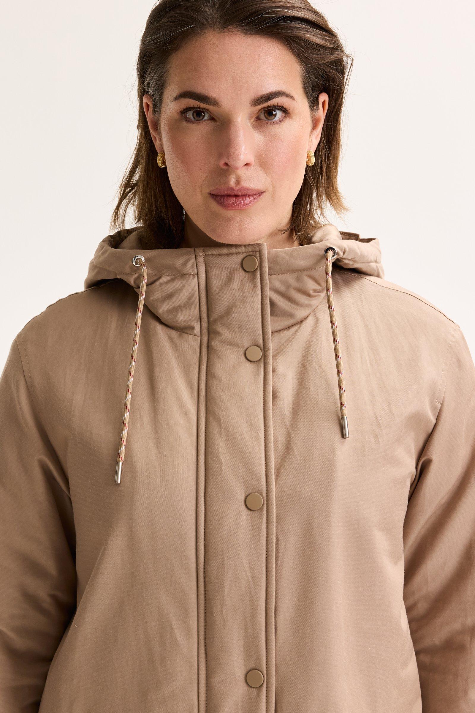 Parka's - Knielange parka met kap en bontvoering