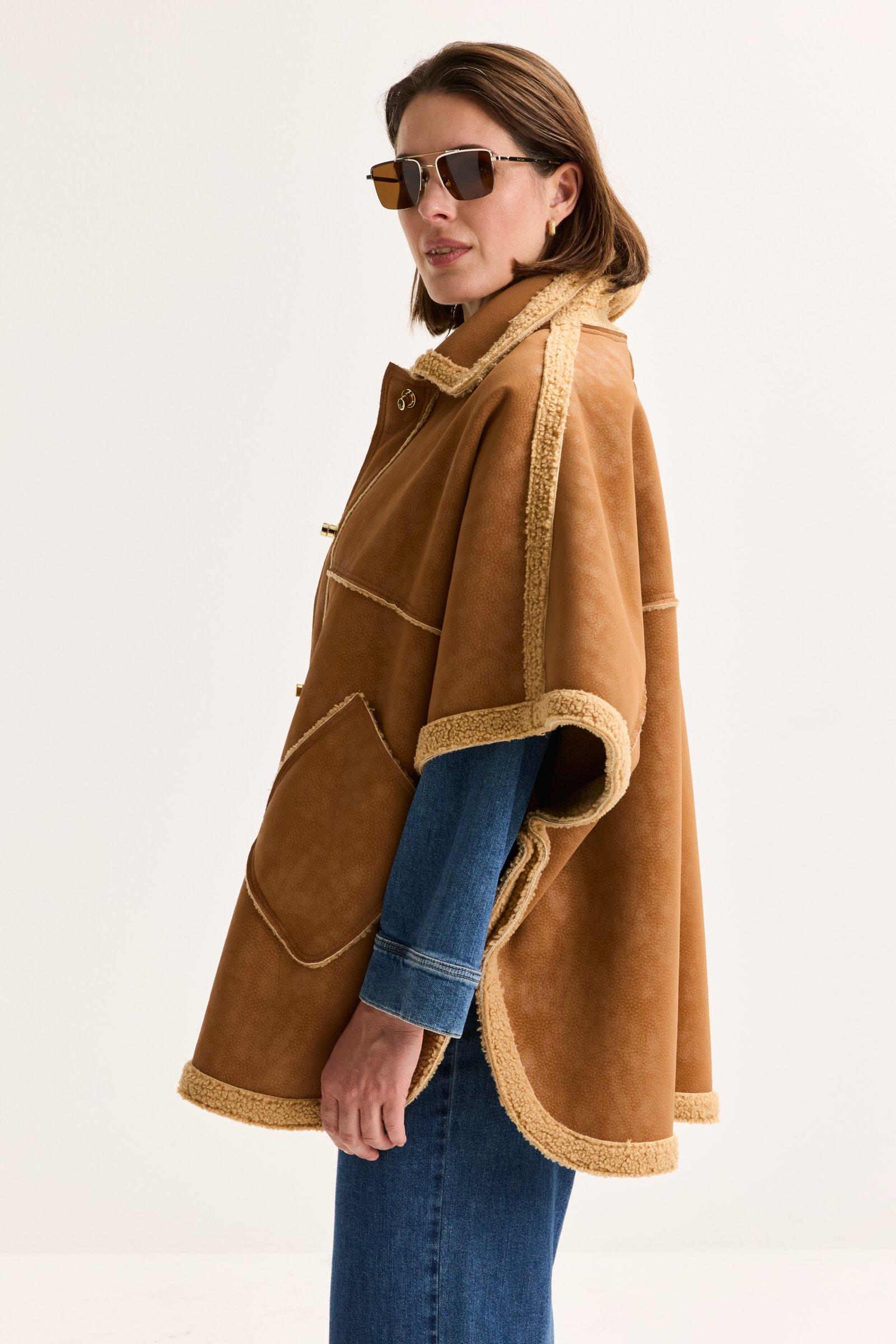 Manteaux - Cape en faux mouton retourné
