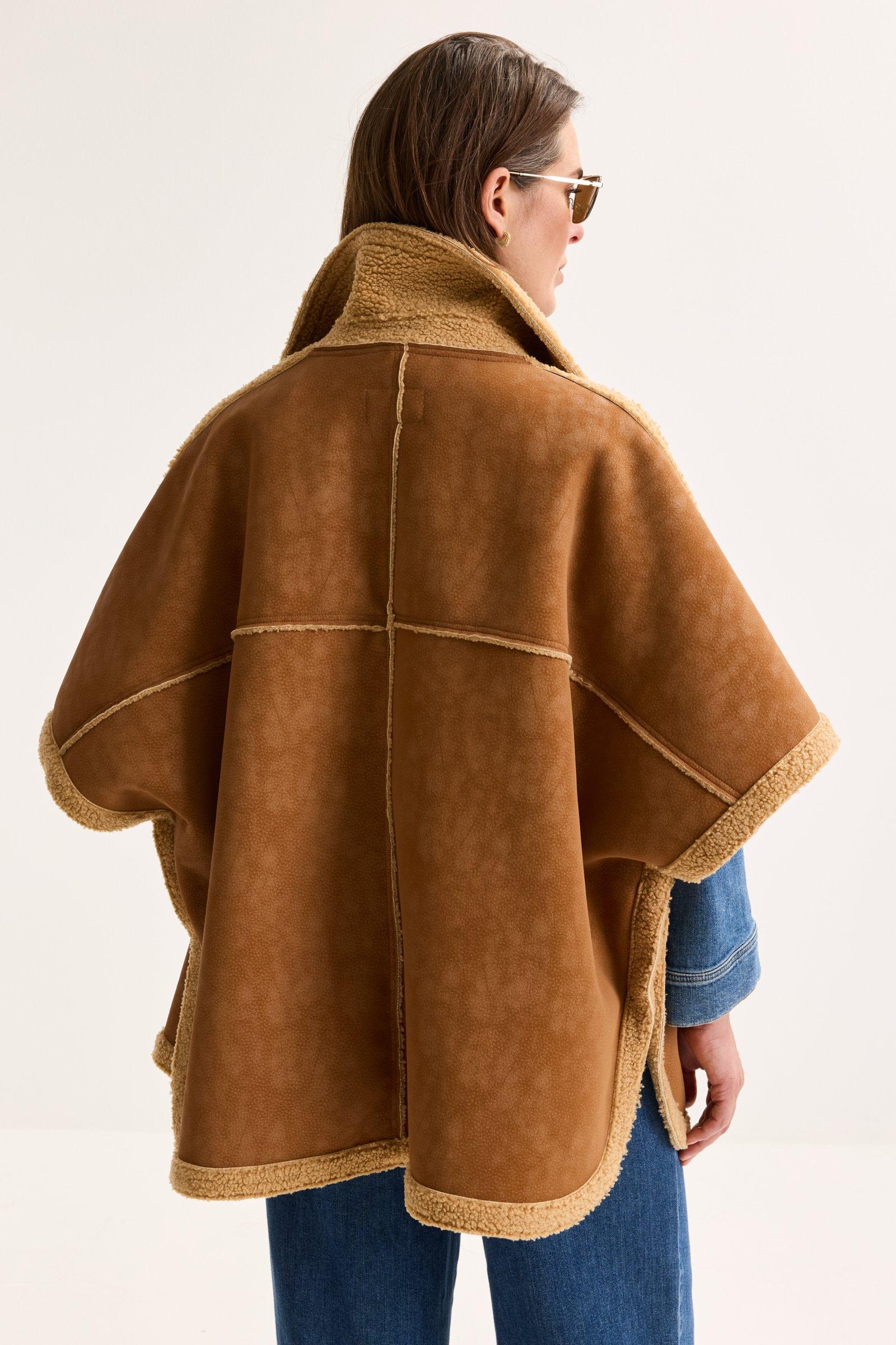 Manteaux - Cape en faux mouton retourné
