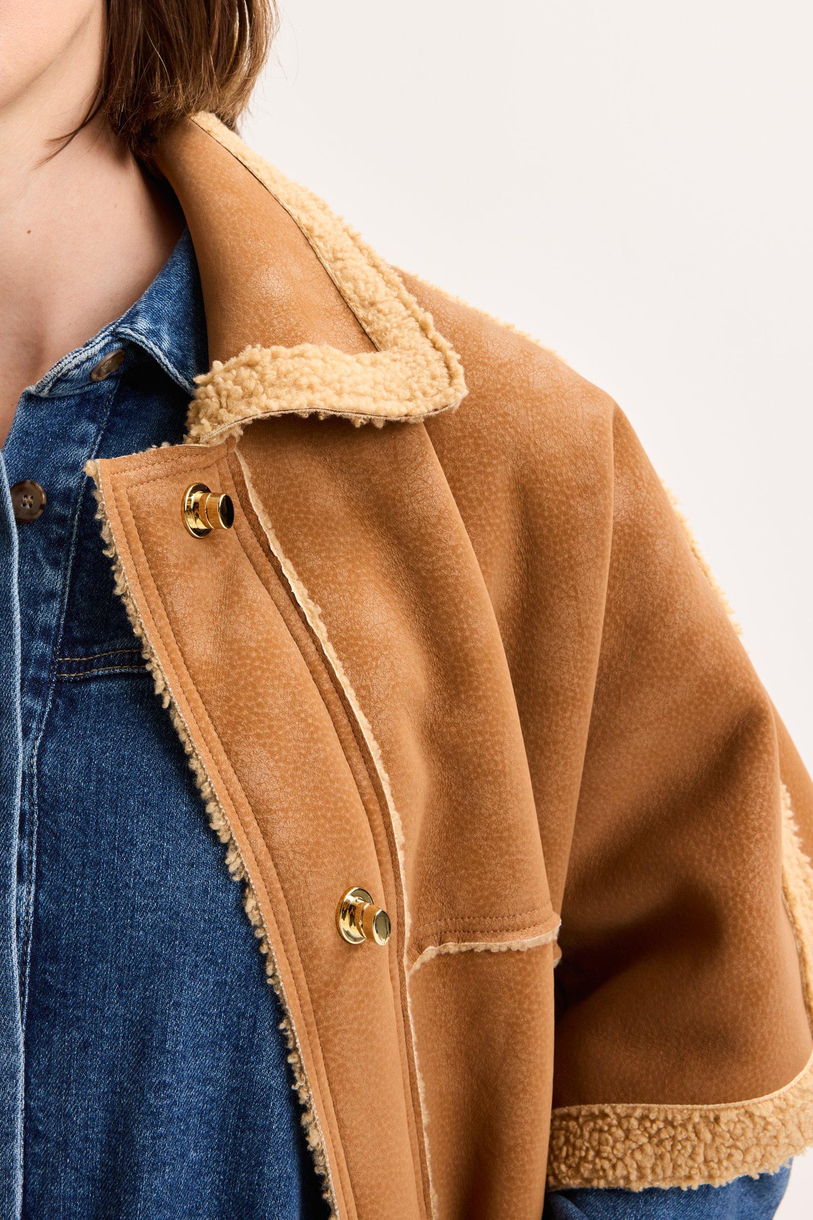 Jassen - Cape in fake schapenvacht