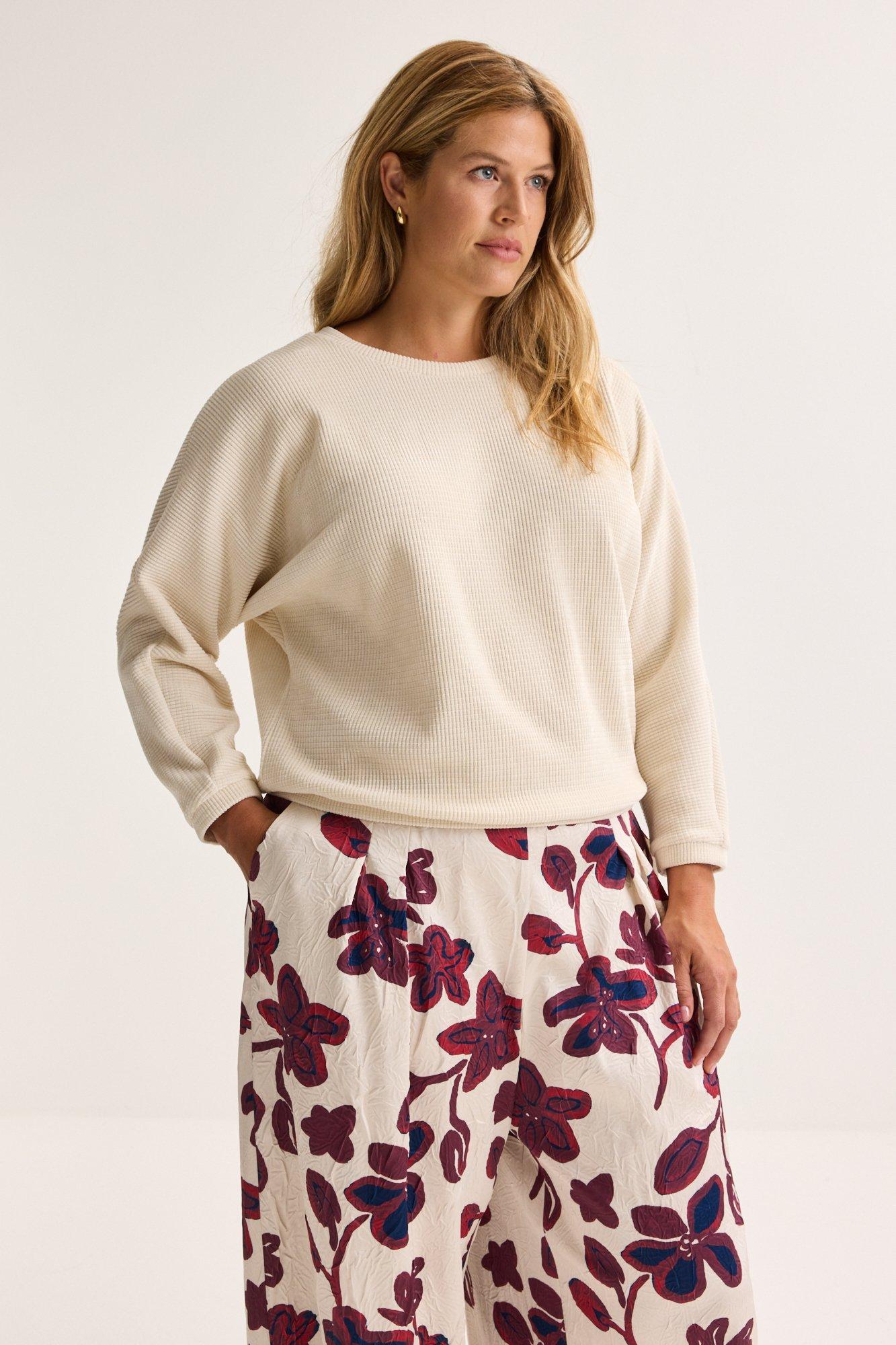 Vleermuisblouse in chenille met seersuckerstructuur