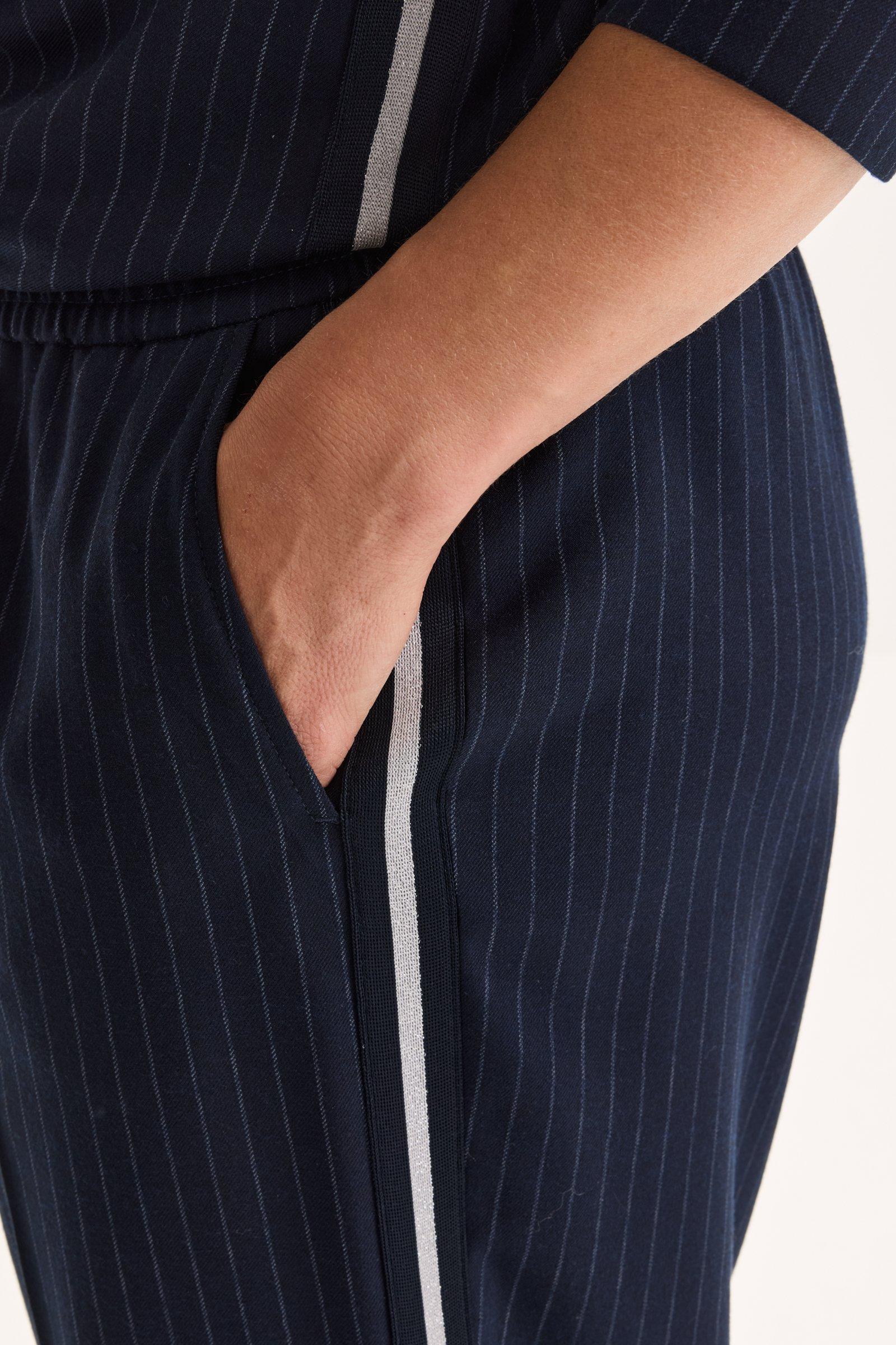Broeken - Wijde broek met krijtstreep en lurexbies