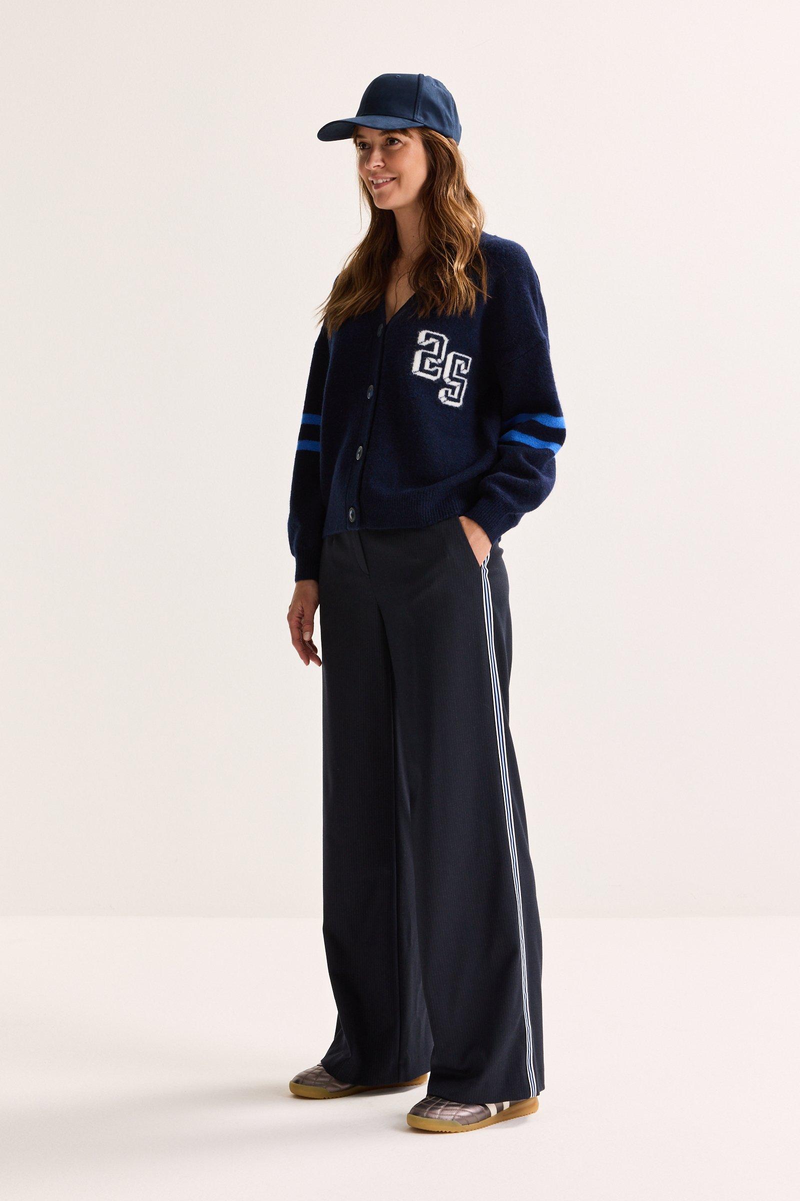 Cardigan - Varsity cardigan met V-hals