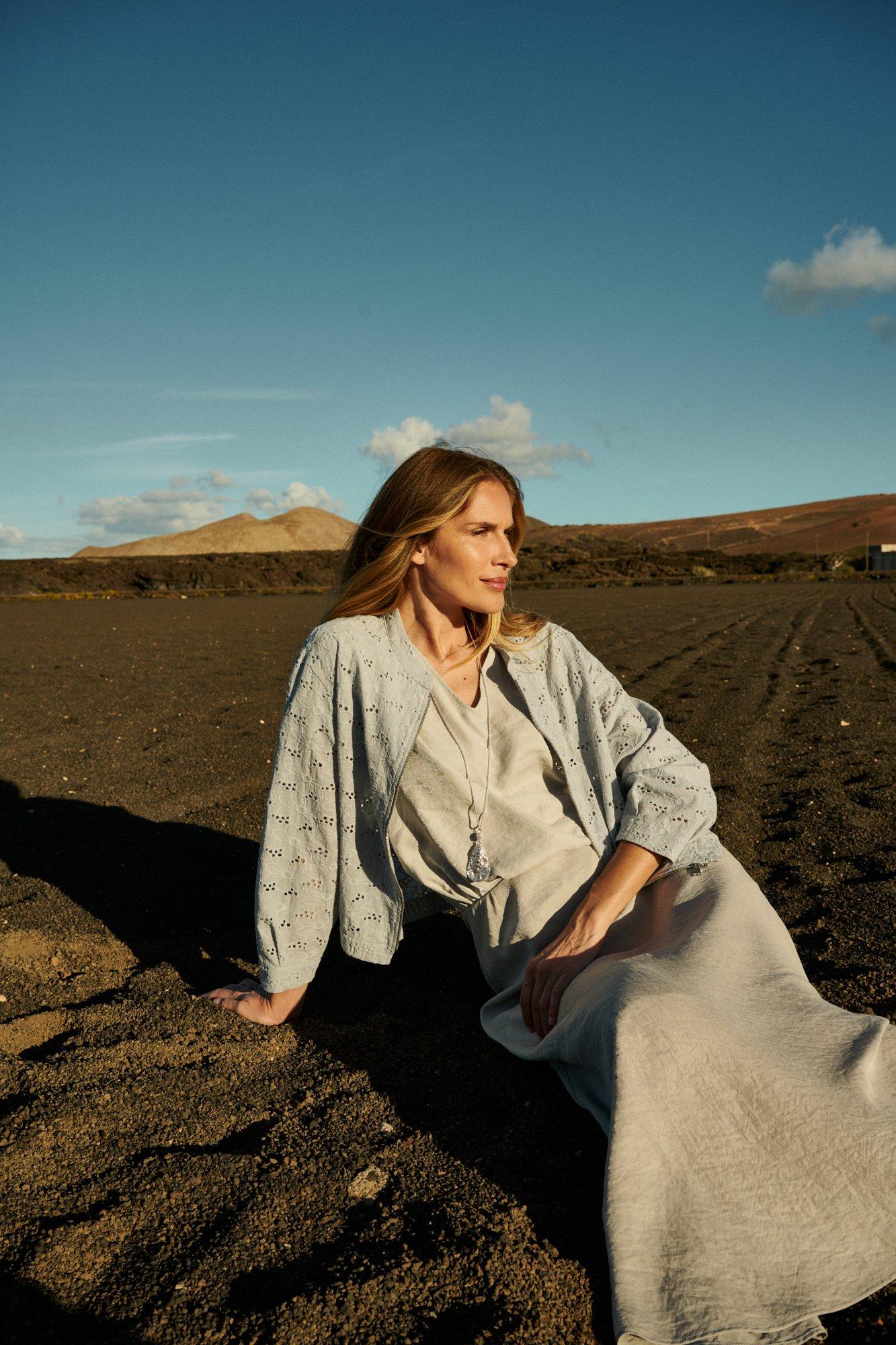 Bomberjasje in broderie anglaise