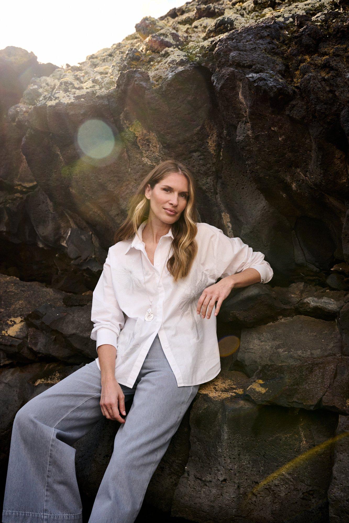 Geborduurd hemd in katoen