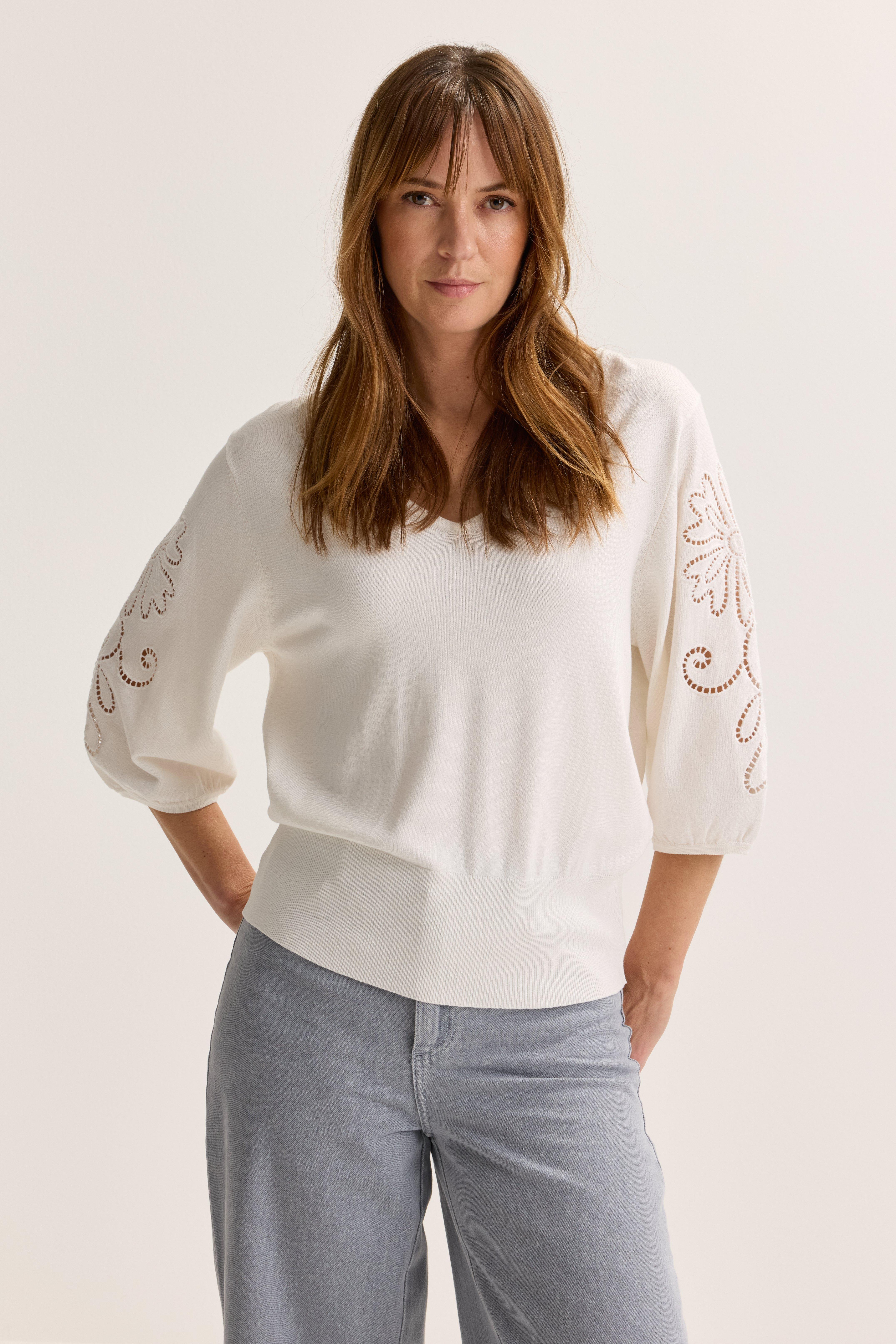 V-halstui met geborduurde mouwen