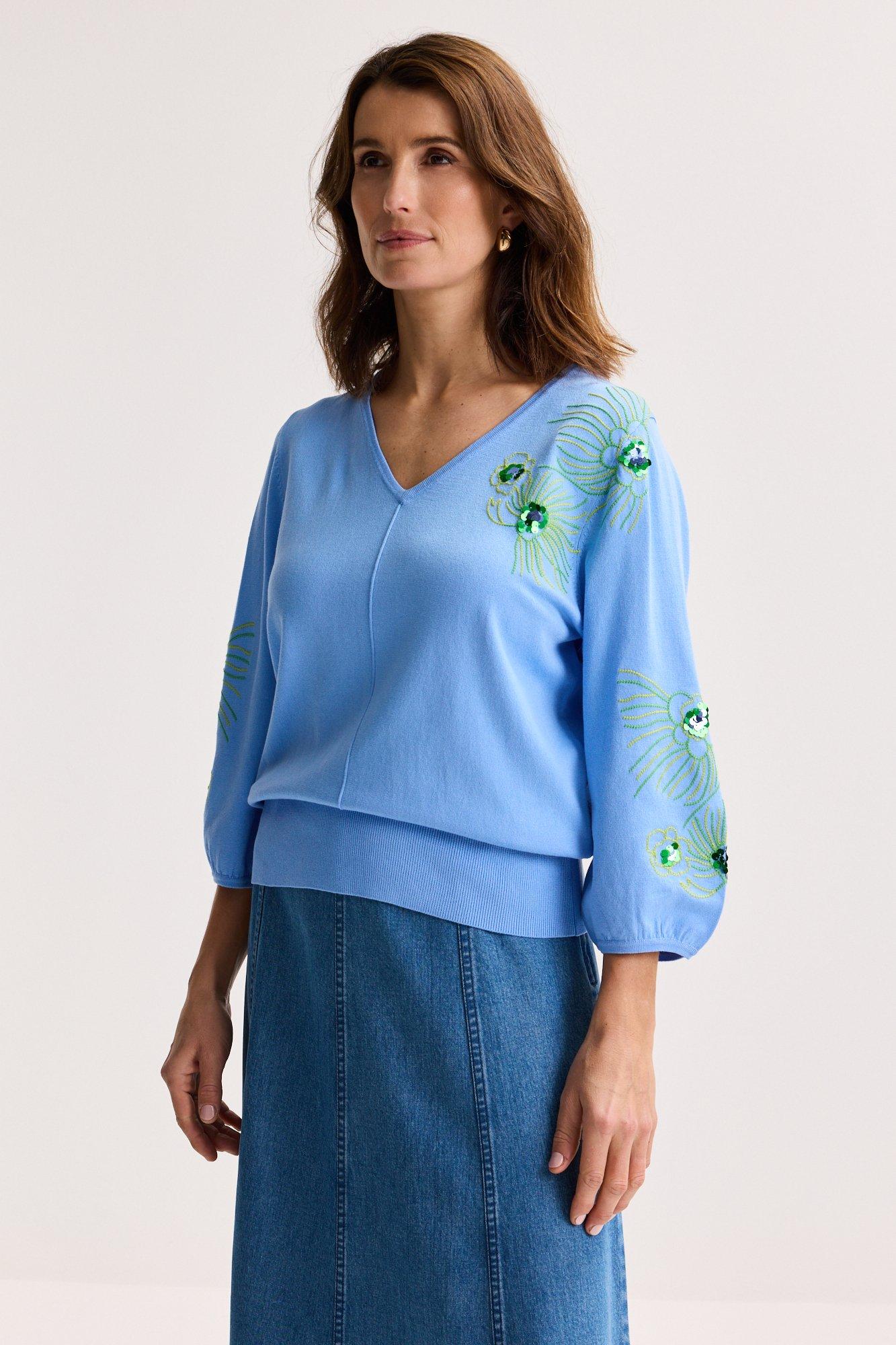 Pull brod&eacute; &agrave; encolure en V