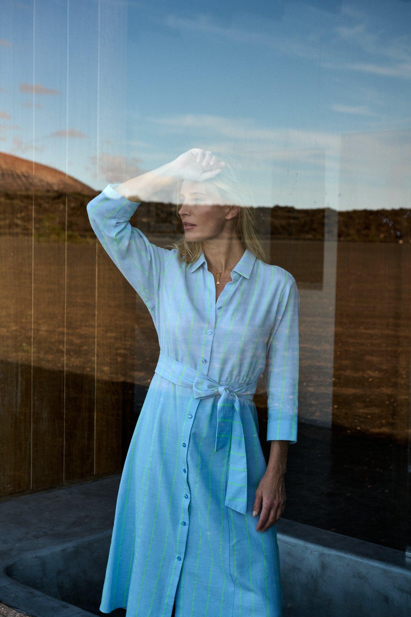 Robe-chemise &eacute;vas&eacute;e en coton