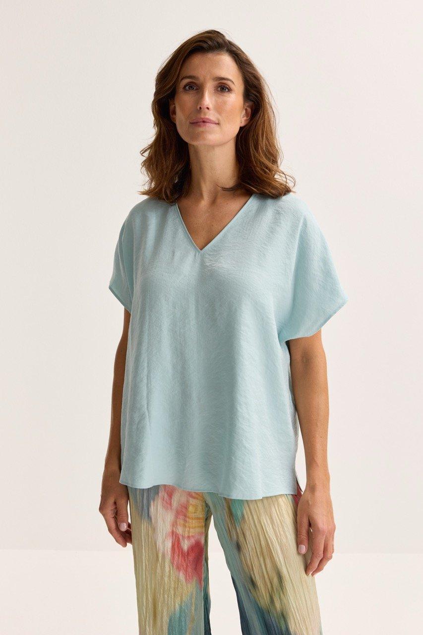 T-shirtblouse met V-hals - may