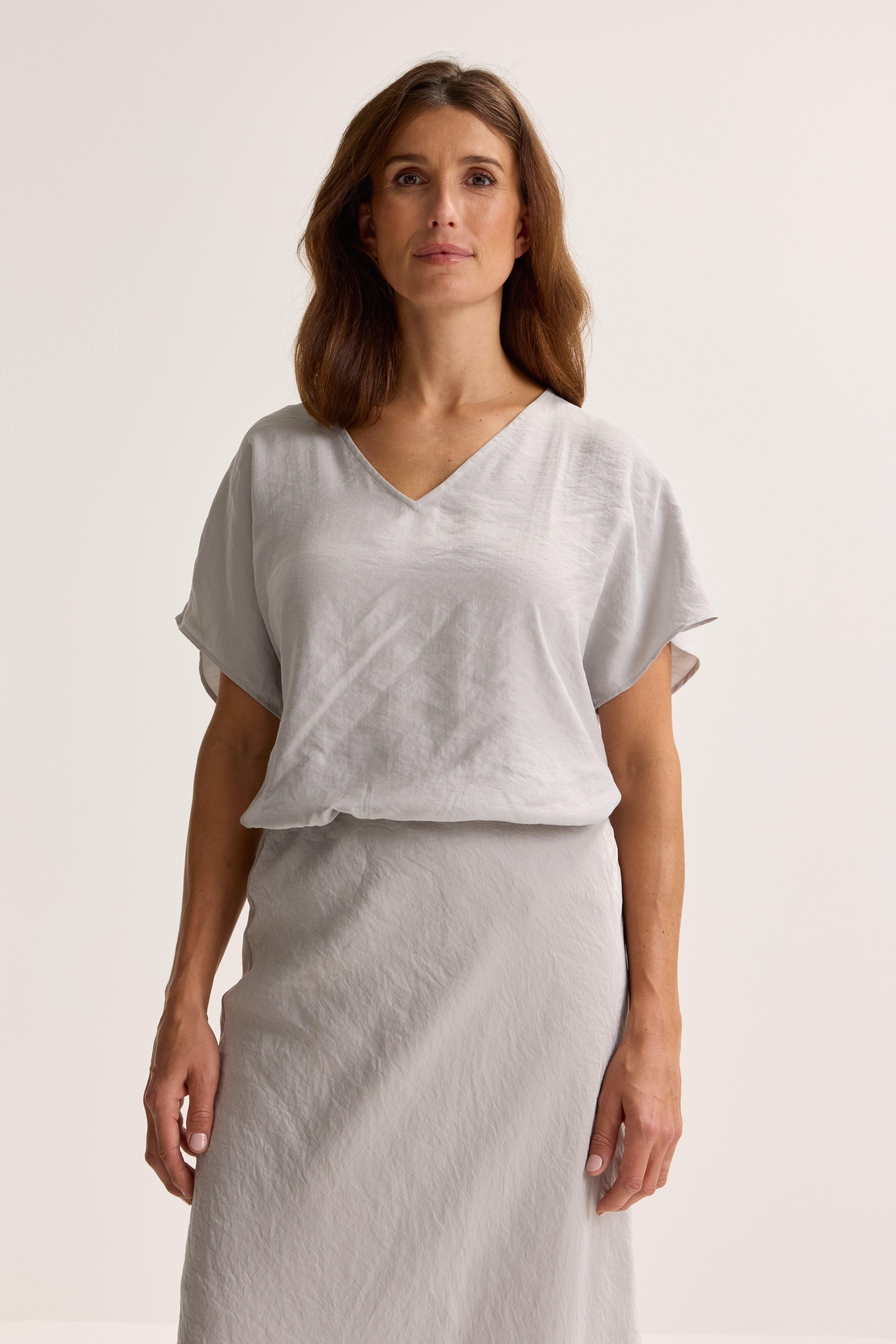 T-shirtblouse met V-hals