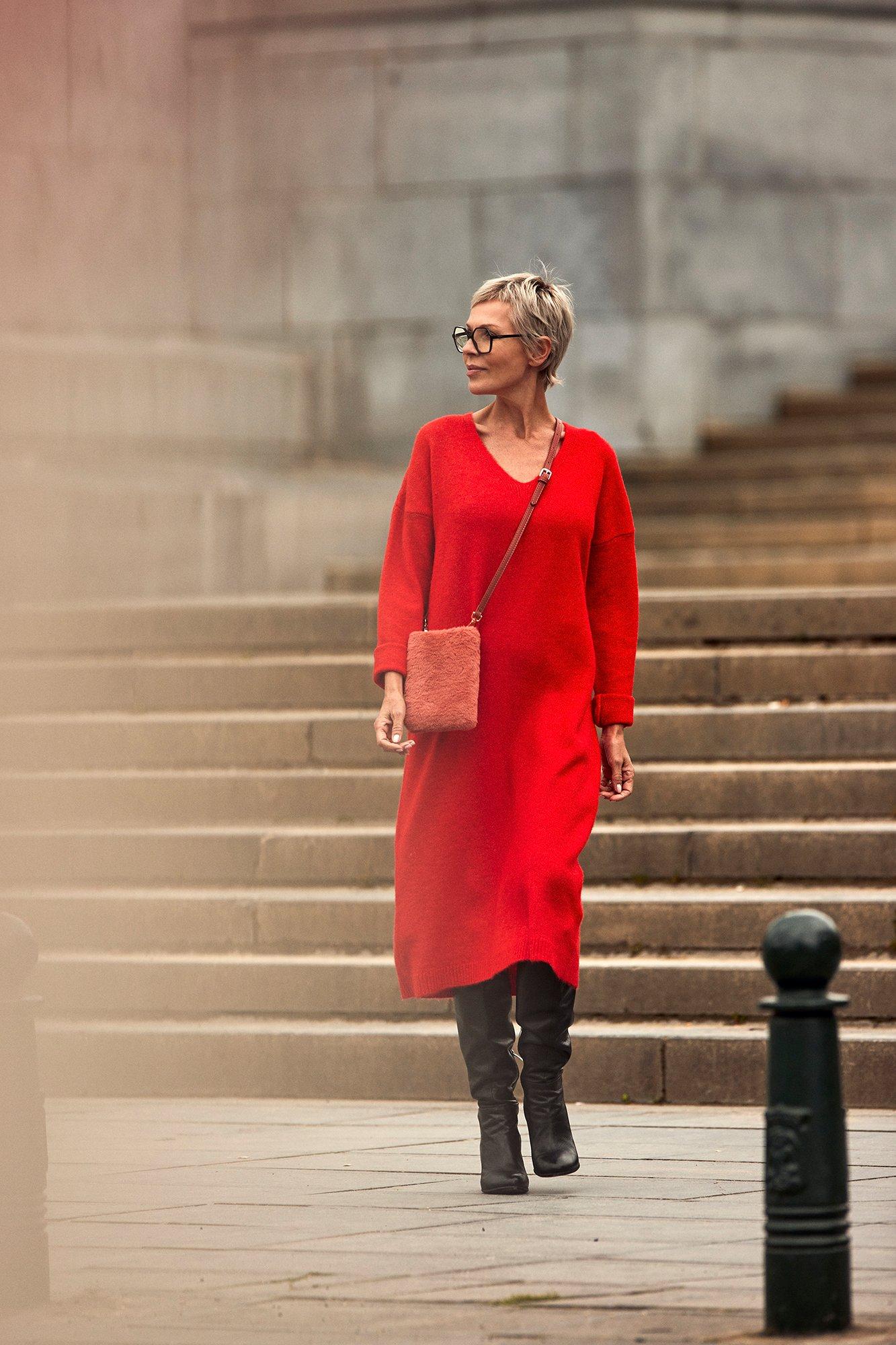 Lady in red